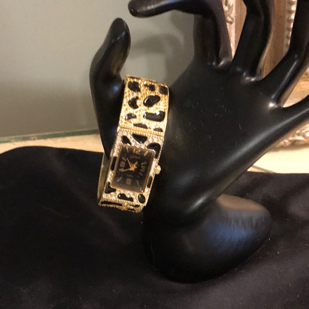 Fashion by Elgin II.  The call of the wild!